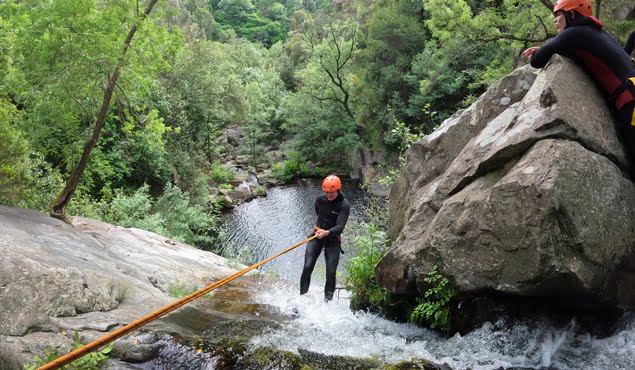 Descenso de barrancos <br>DESCUBRIMIENTO Y AVENTURA